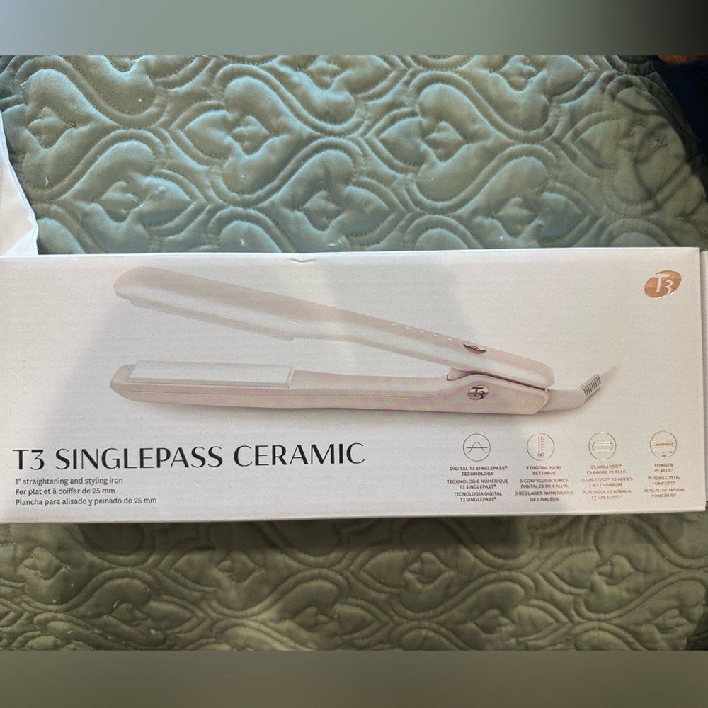 T3 SinglePass Ceramic Hair Straightener in pink